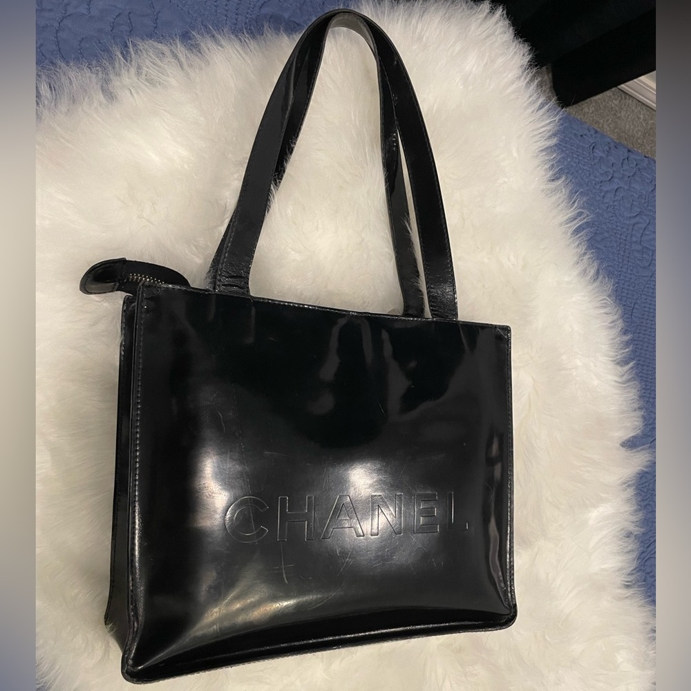 CHANEL Black Patent Leather CC Tote Bag - Picture 3 of 16